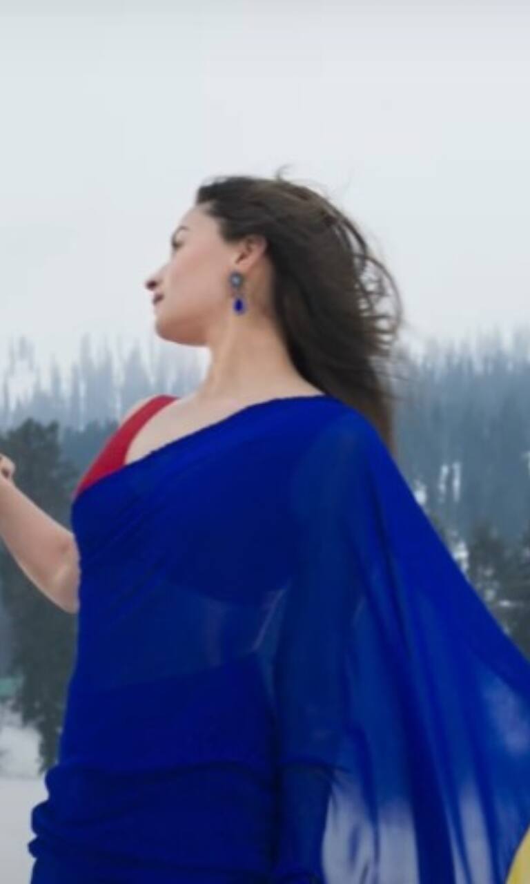 Alia Bhatt slays in blue saree in 'Rocky Aur Rani Ki Prem Kahan
